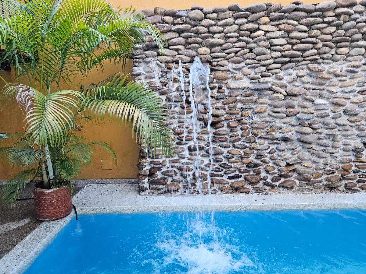 Hotel Victoria Queen Villavieja Luaran gambar