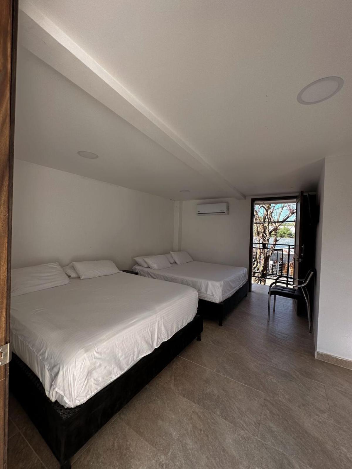 Hotel Victoria Queen Villavieja Luaran gambar