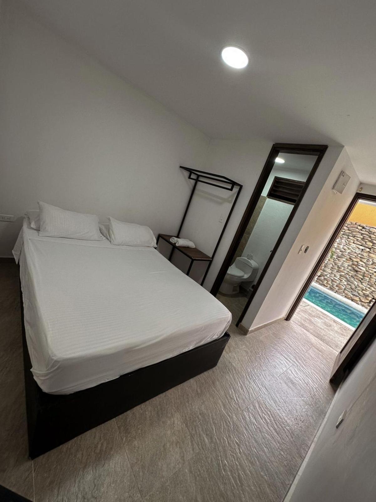 Hotel Victoria Queen Villavieja Luaran gambar